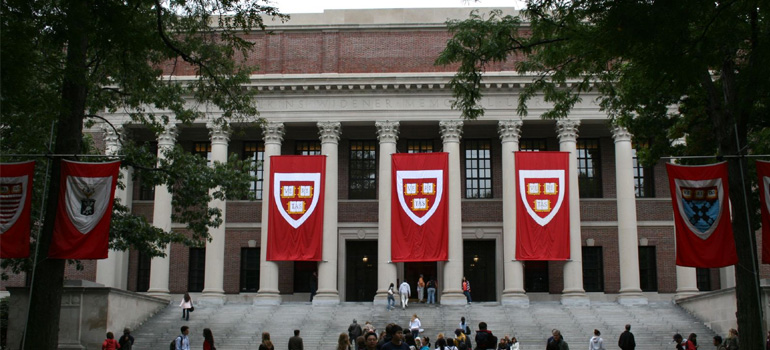 Harvard pune estudantes que colaram em exame final